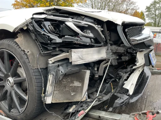 Mercedes S63 Unfall